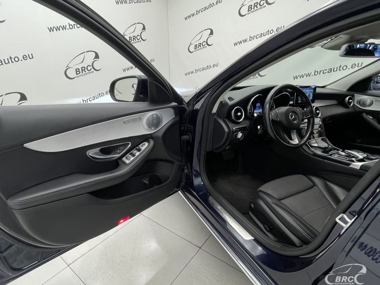 Mercedes-Benz C250 | 44