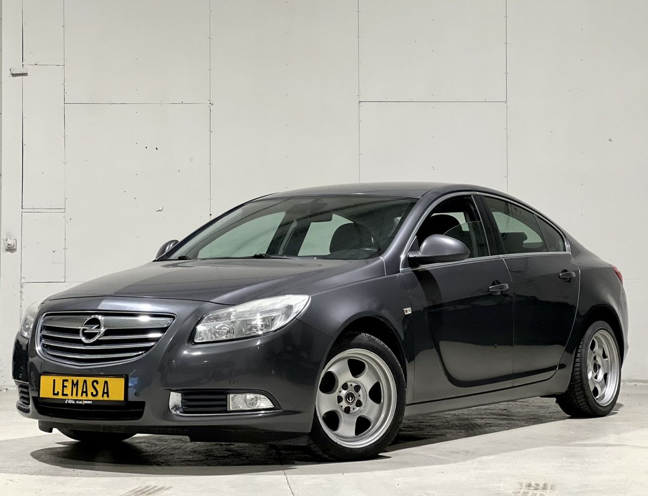 Opel Insignia, Седан
