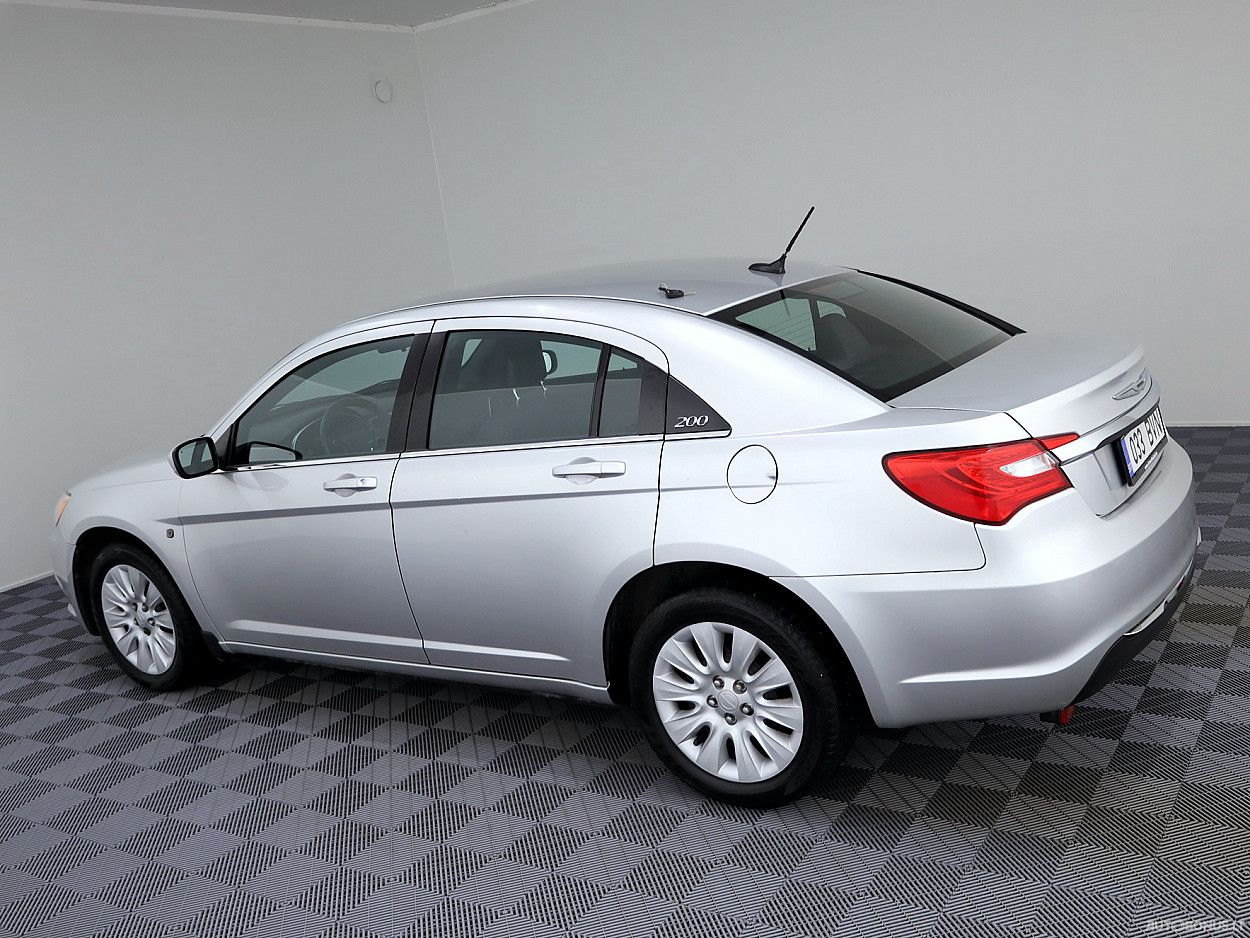 Chrysler 200 | 3