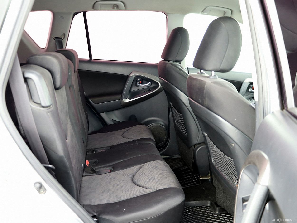 Toyota RAV4 | 6