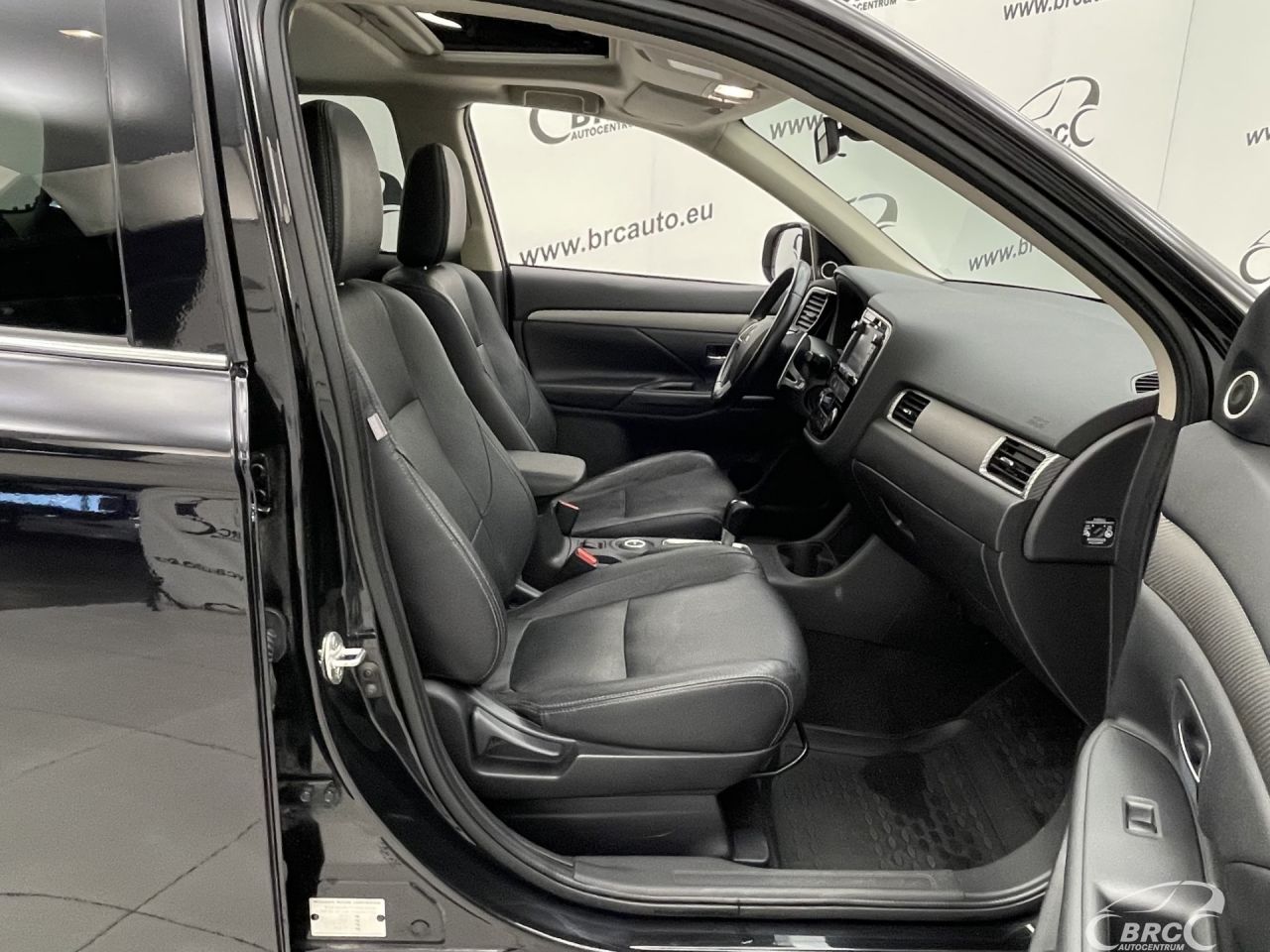 Mitsubishi Outlander | 3