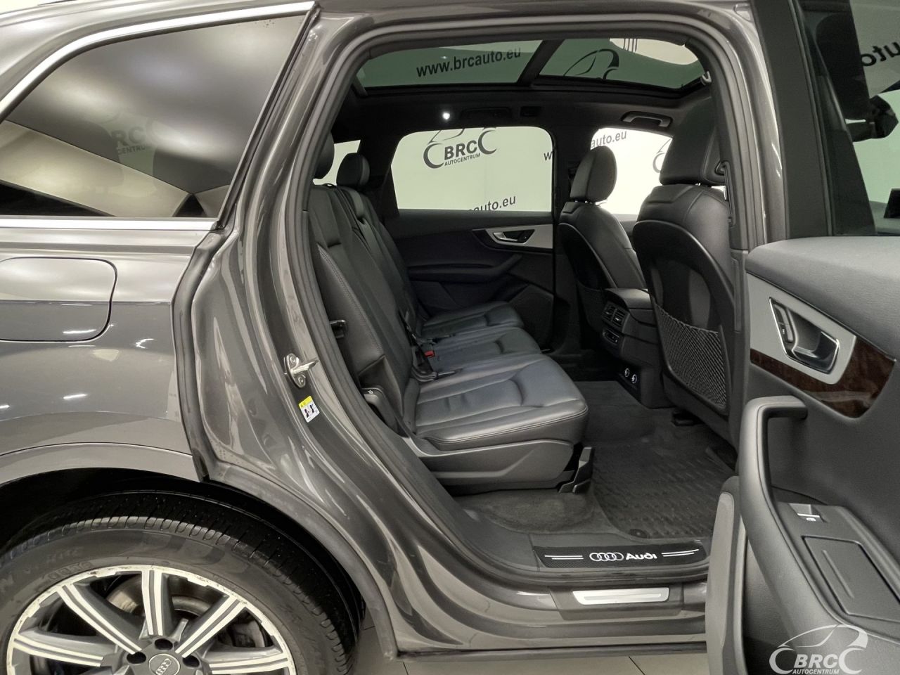 Audi Q7 | 8