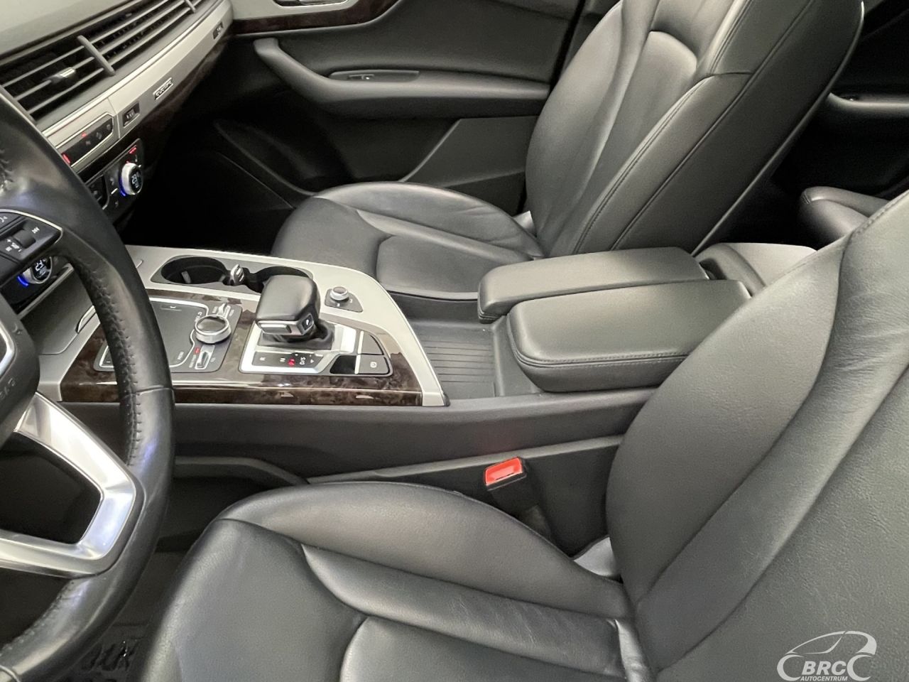 Audi Q7 | 24