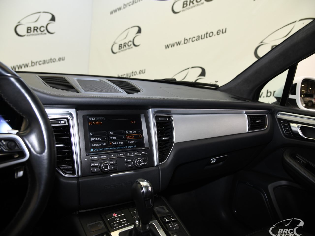 Porsche Macan | 28