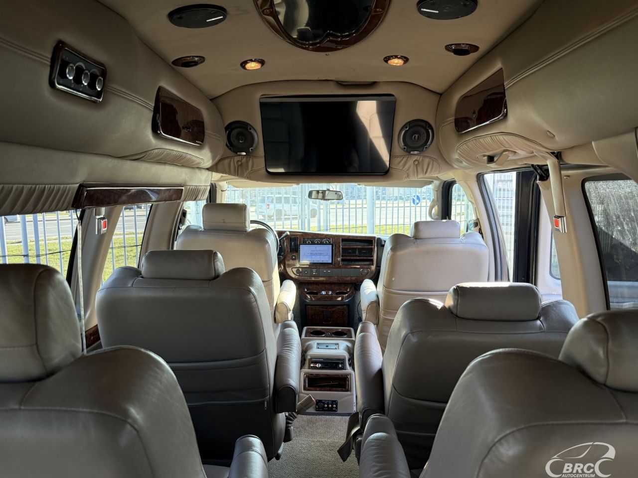 GMC Savana | 23
