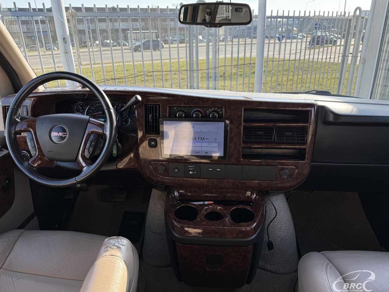 GMC Savana | 3