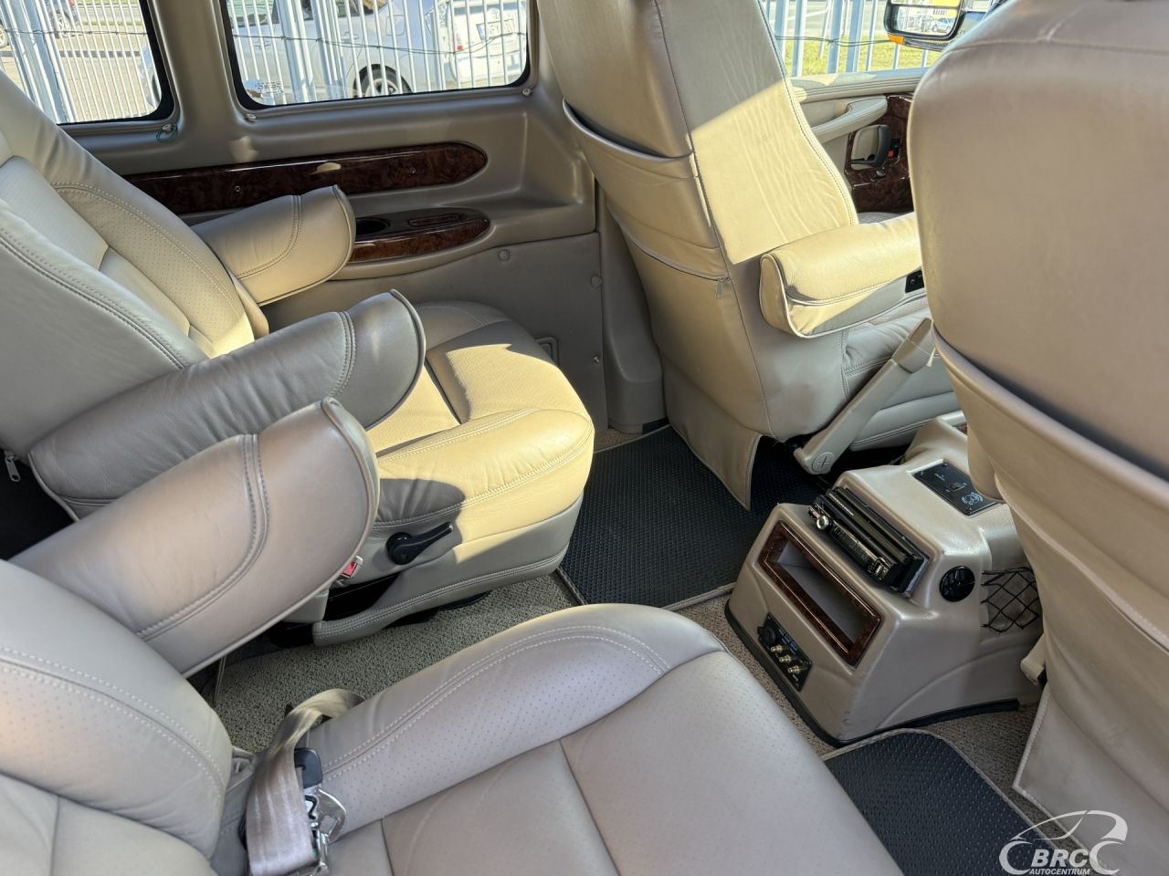 GMC Savana | 12