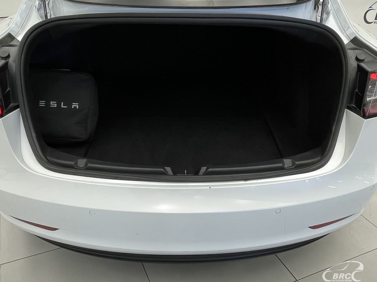 Tesla Model 3 | 33