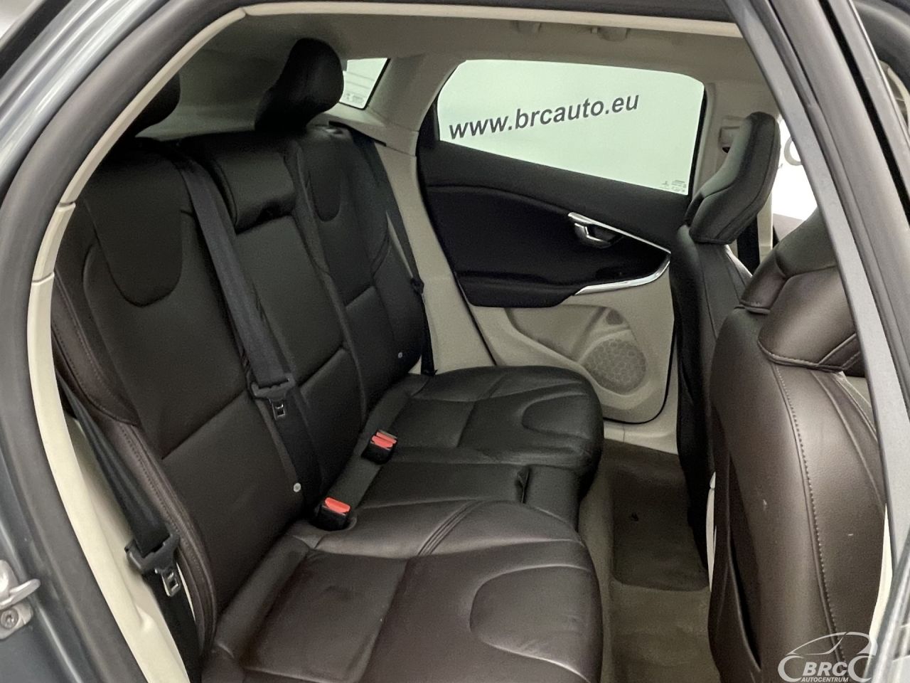 Volvo V40 | 11