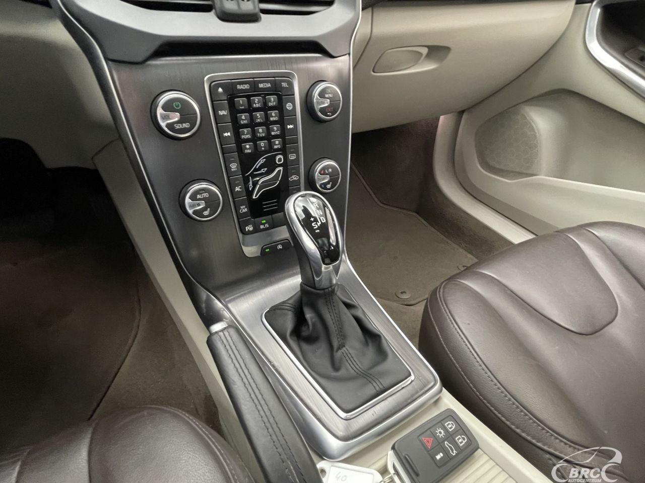 Volvo V40 | 25