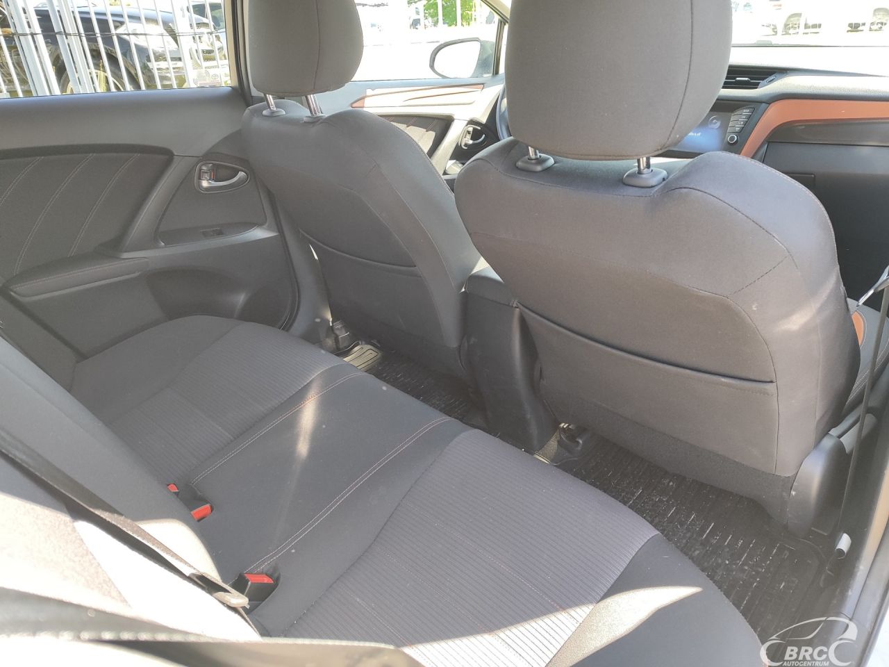 Toyota Avensis | 8