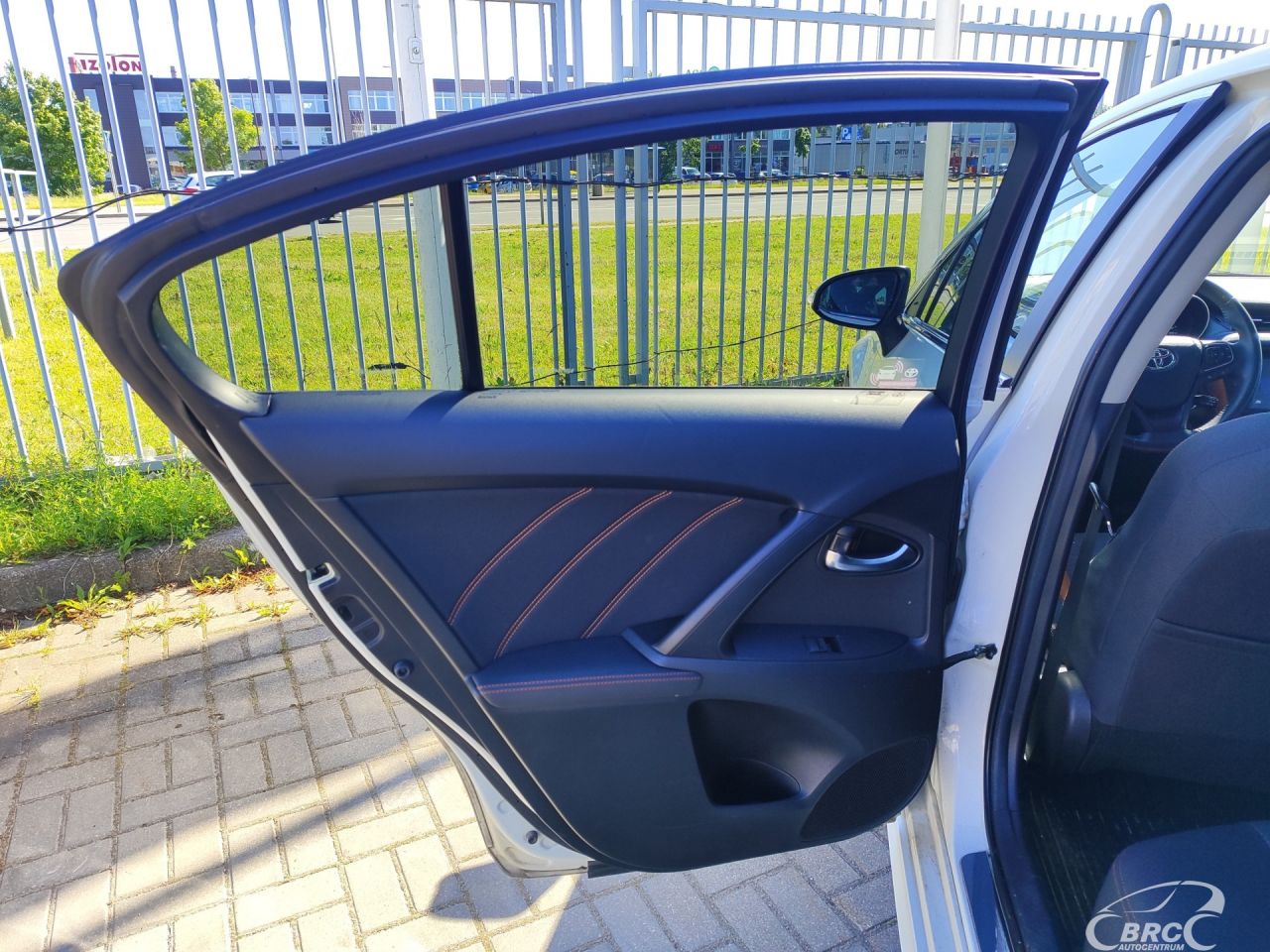 Toyota Avensis | 9