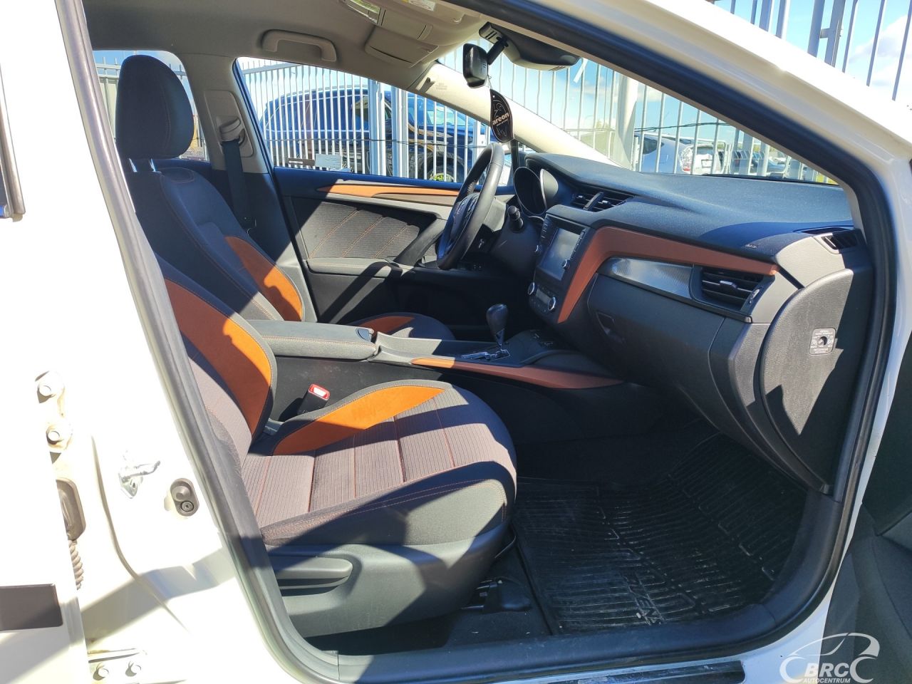 Toyota Avensis | 5