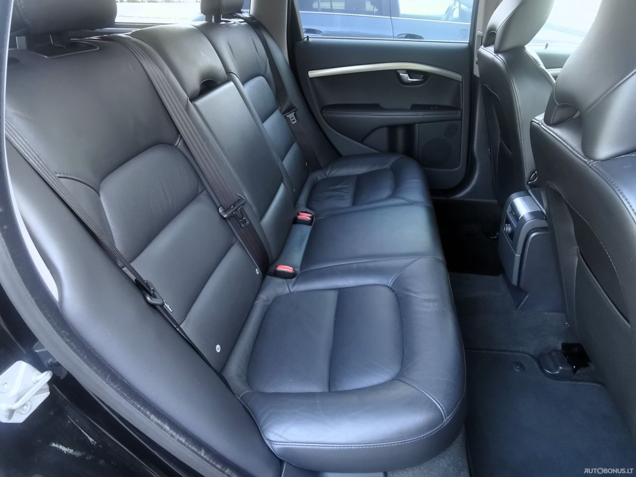 Volvo V70 | 12