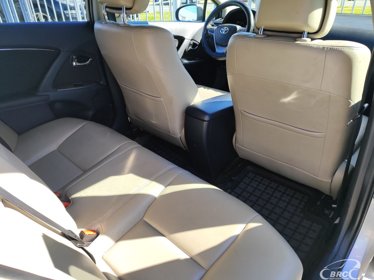 Toyota Avensis | 8