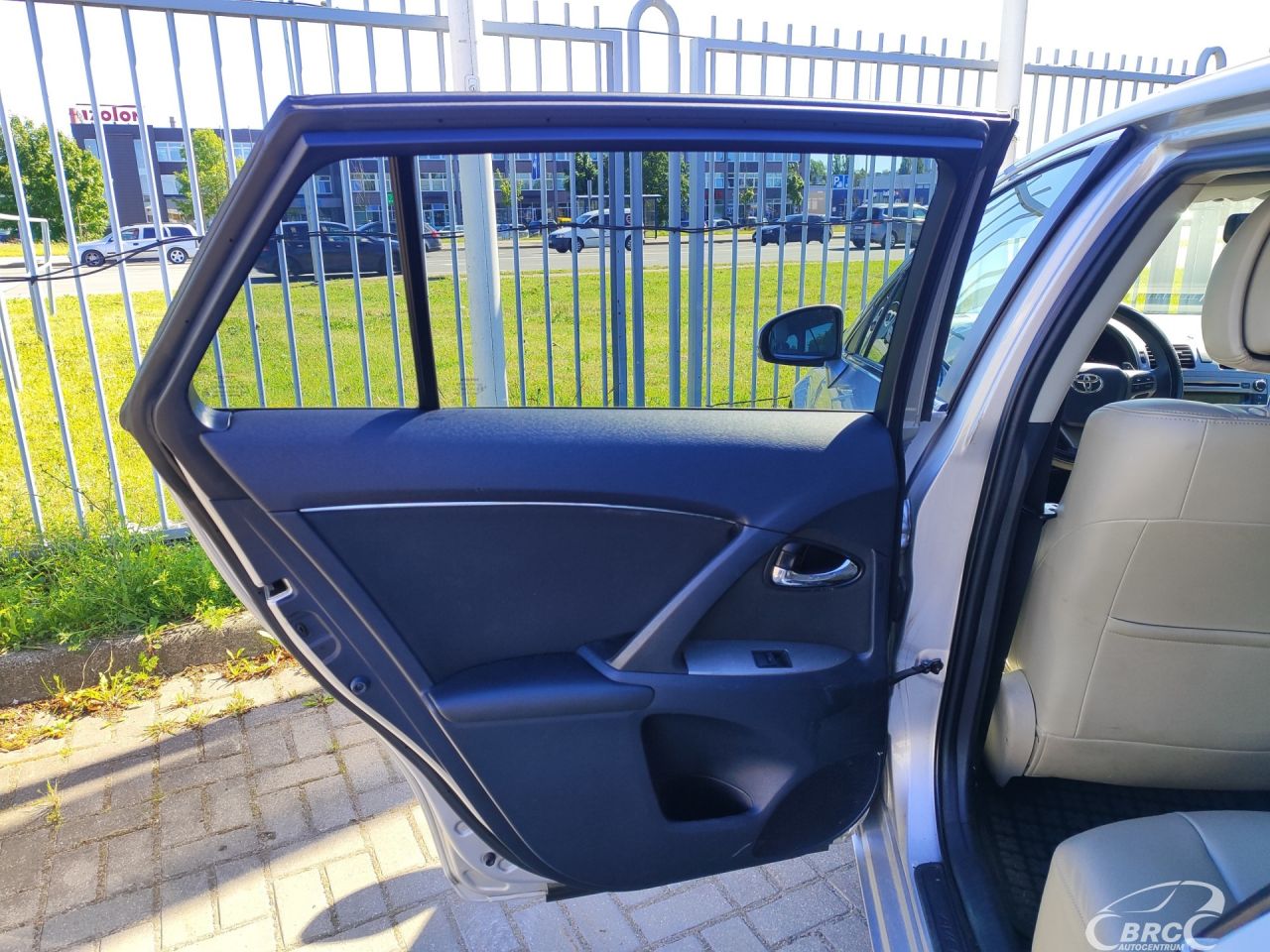 Toyota Avensis | 10