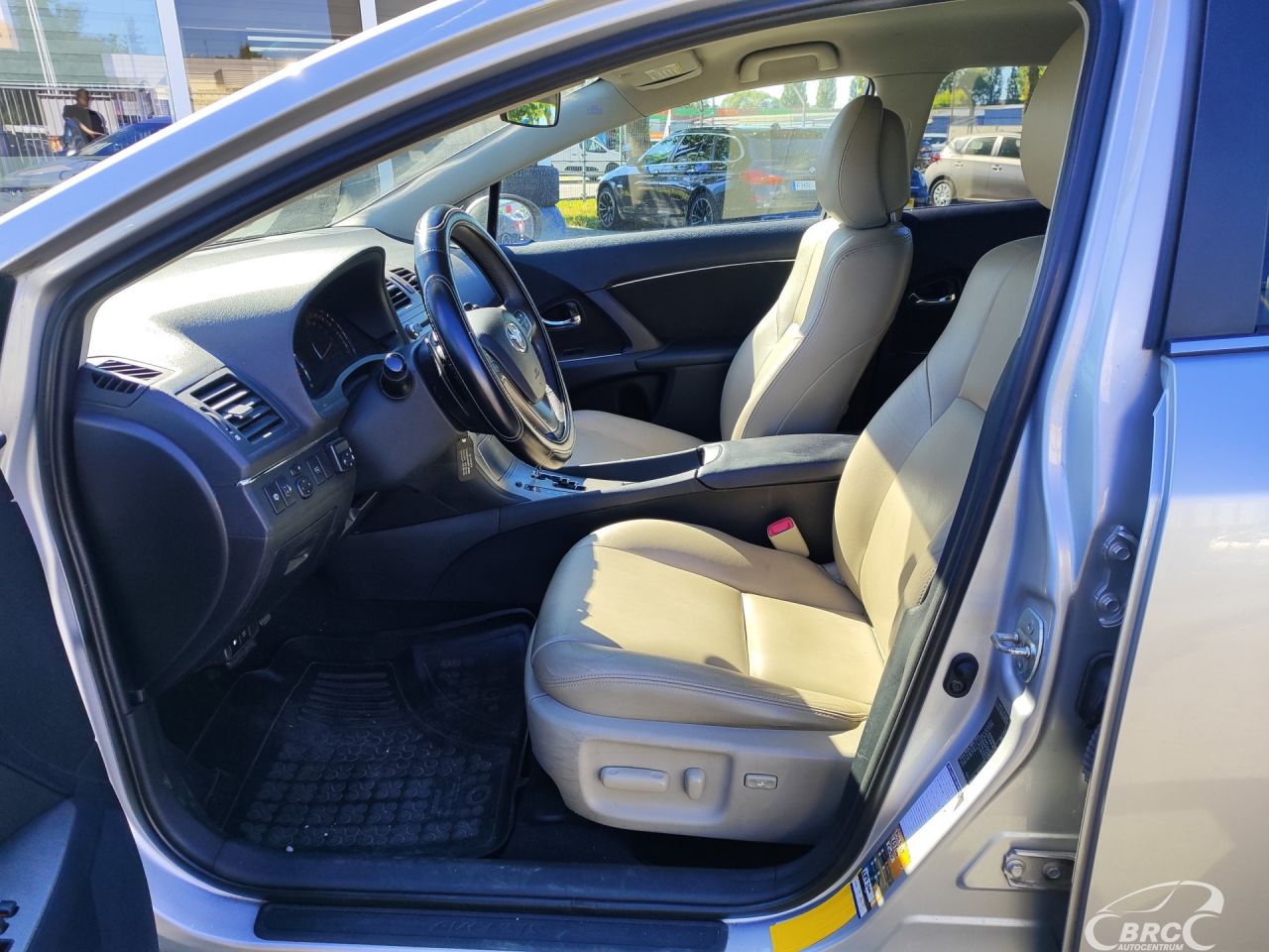 Toyota Avensis | 16