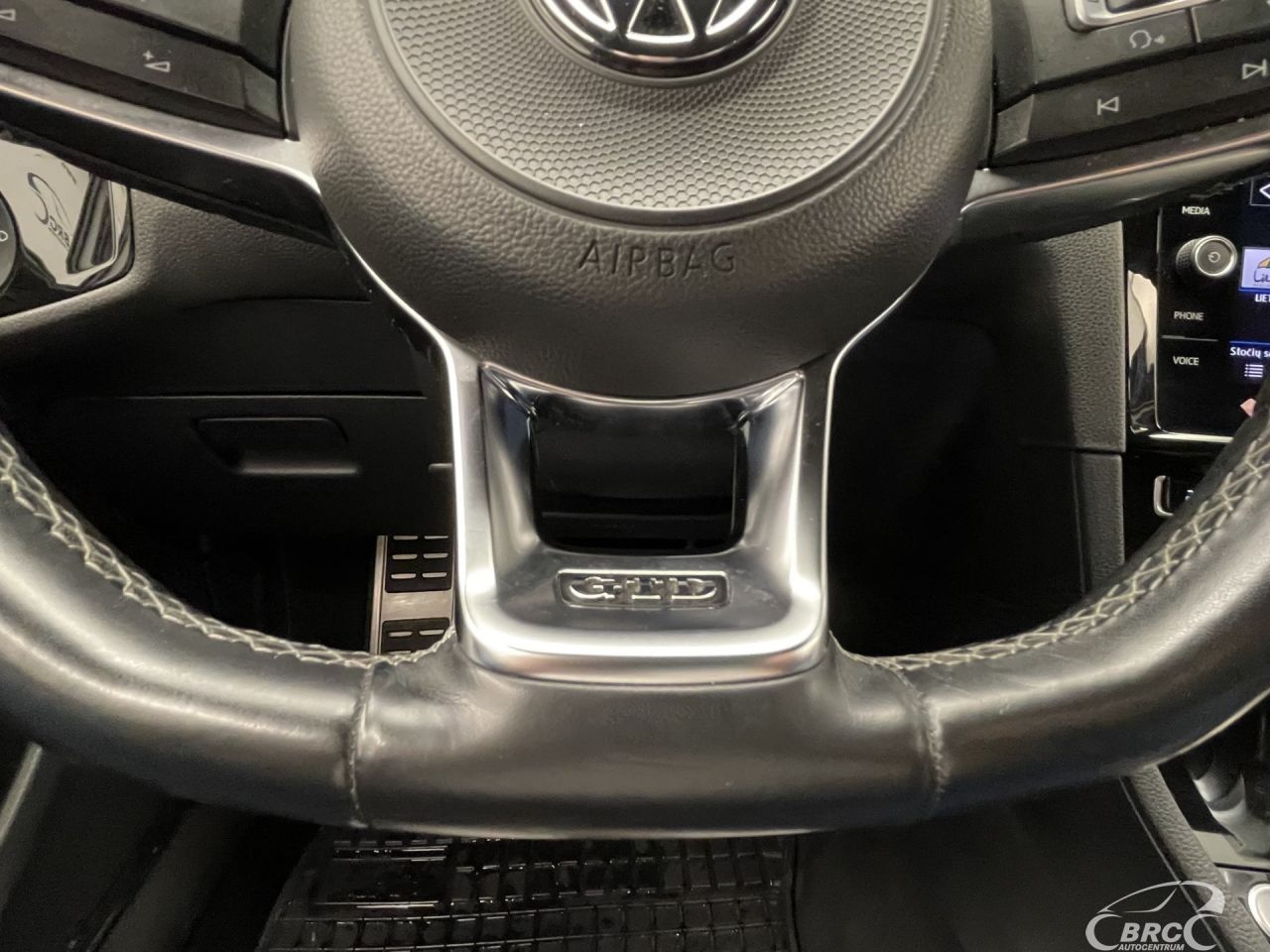 Volkswagen Golf | 24