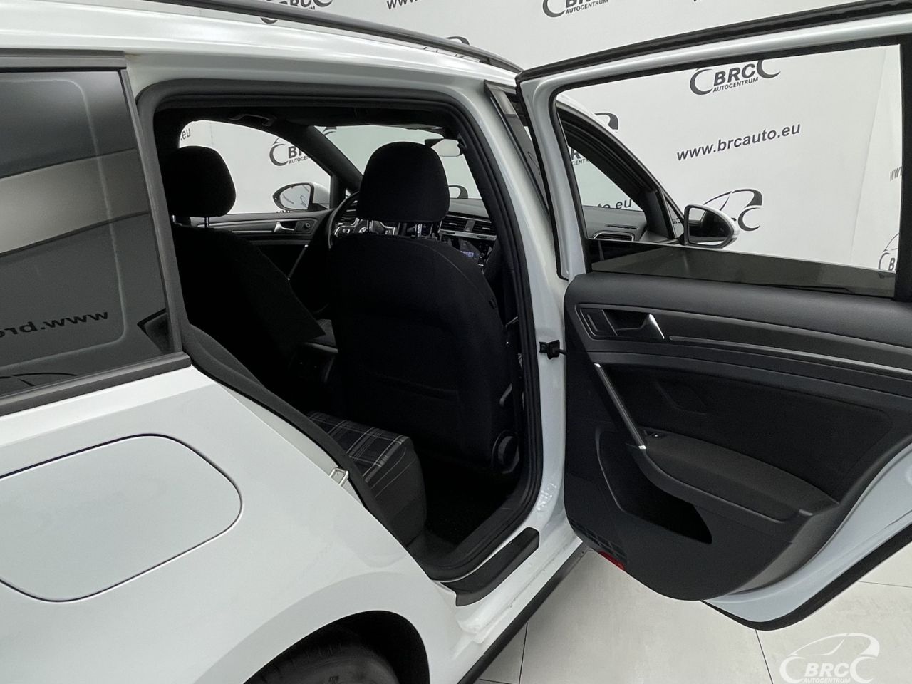 Volkswagen Golf | 8