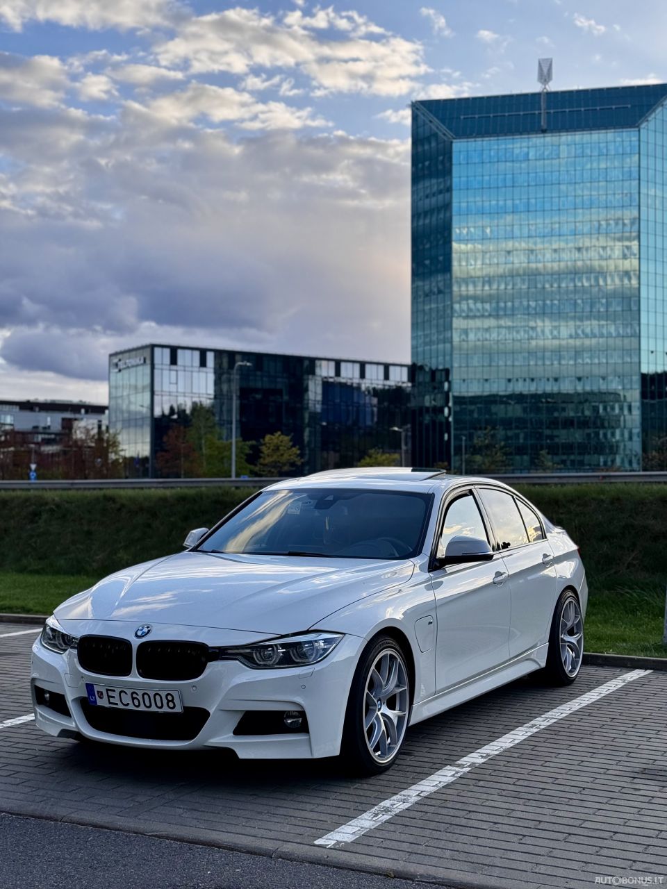 BMW 330, 2.0 l., sedanas