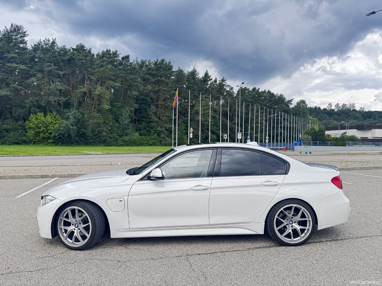 BMW 330 | 3