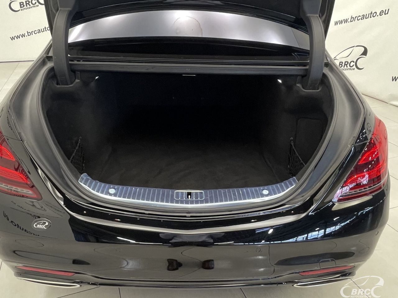Mercedes-Benz S560 | 50
