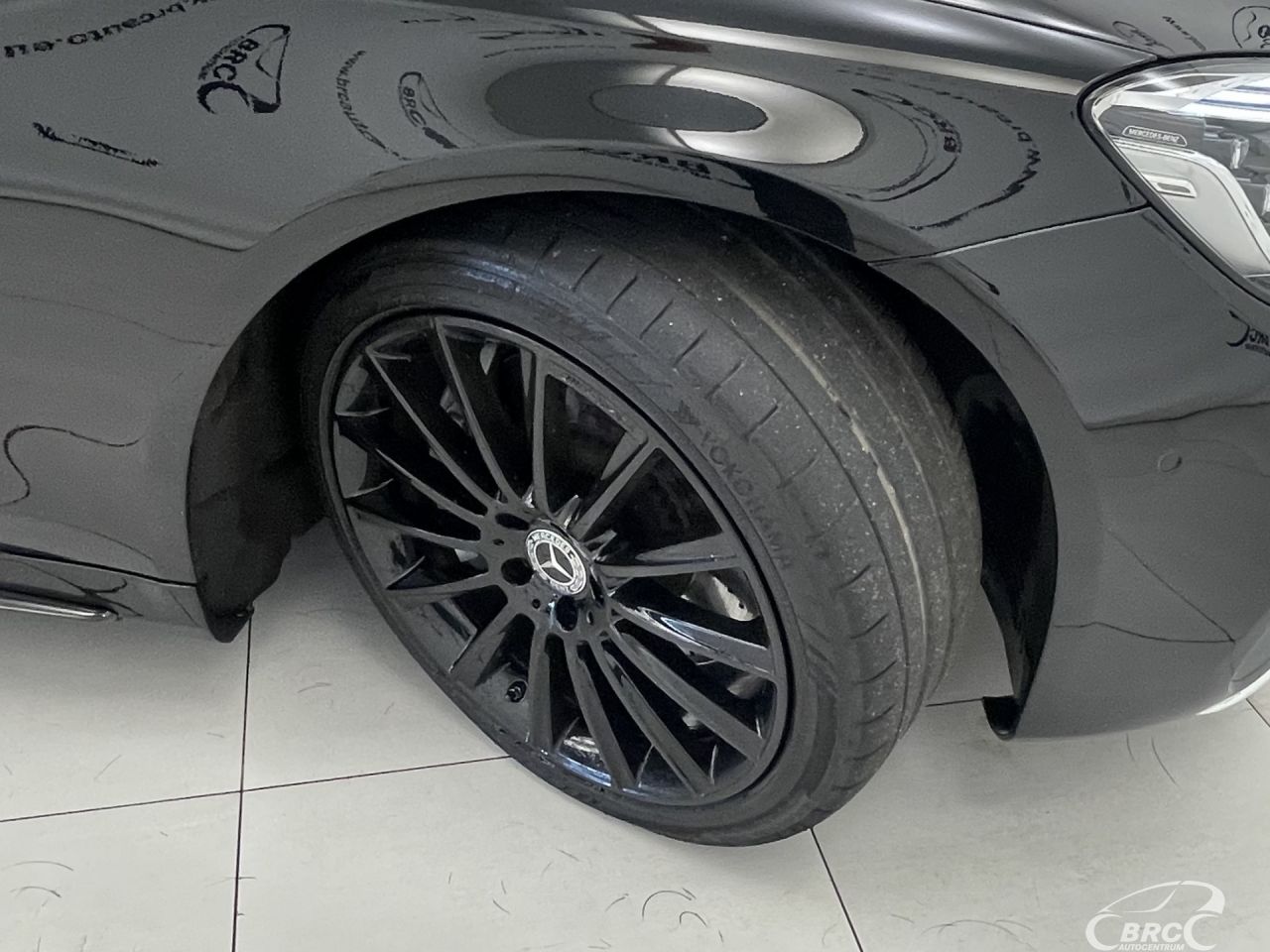 Mercedes-Benz S560 | 48