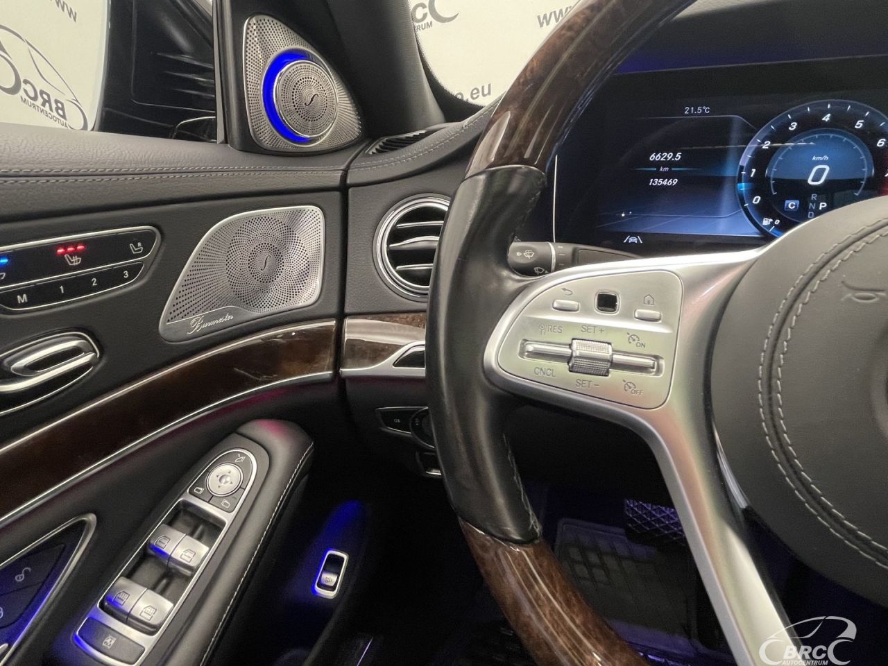Mercedes-Benz S560 | 32