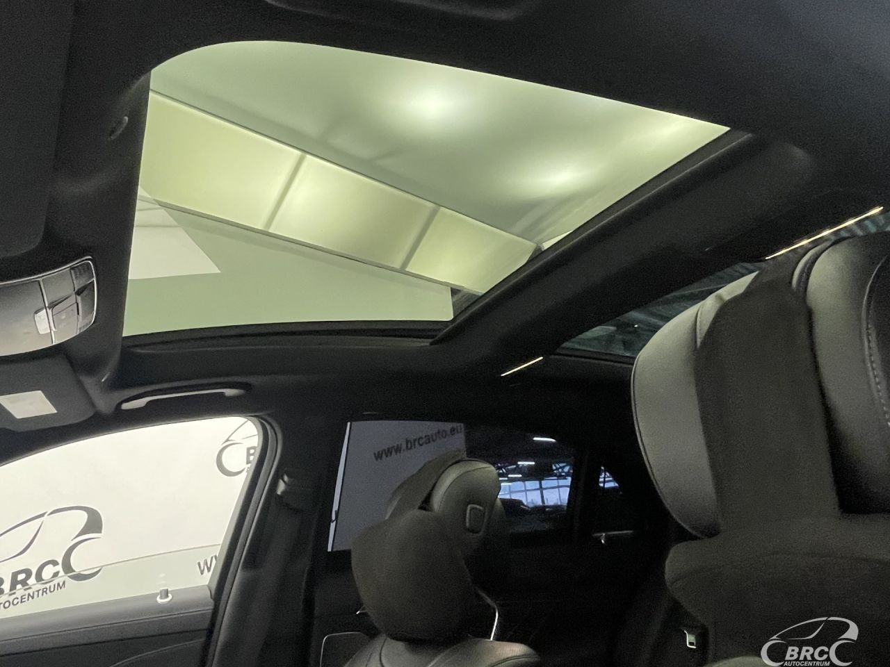 Mercedes-Benz S560 | 25