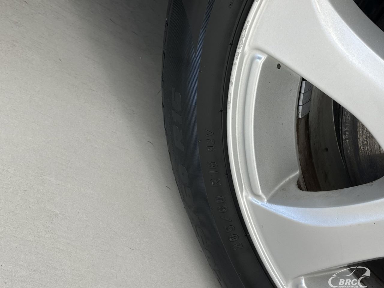 Volvo V40 | 43