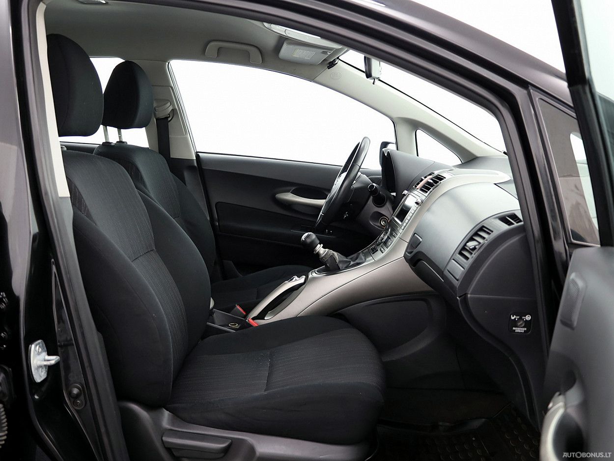Toyota Auris | 5