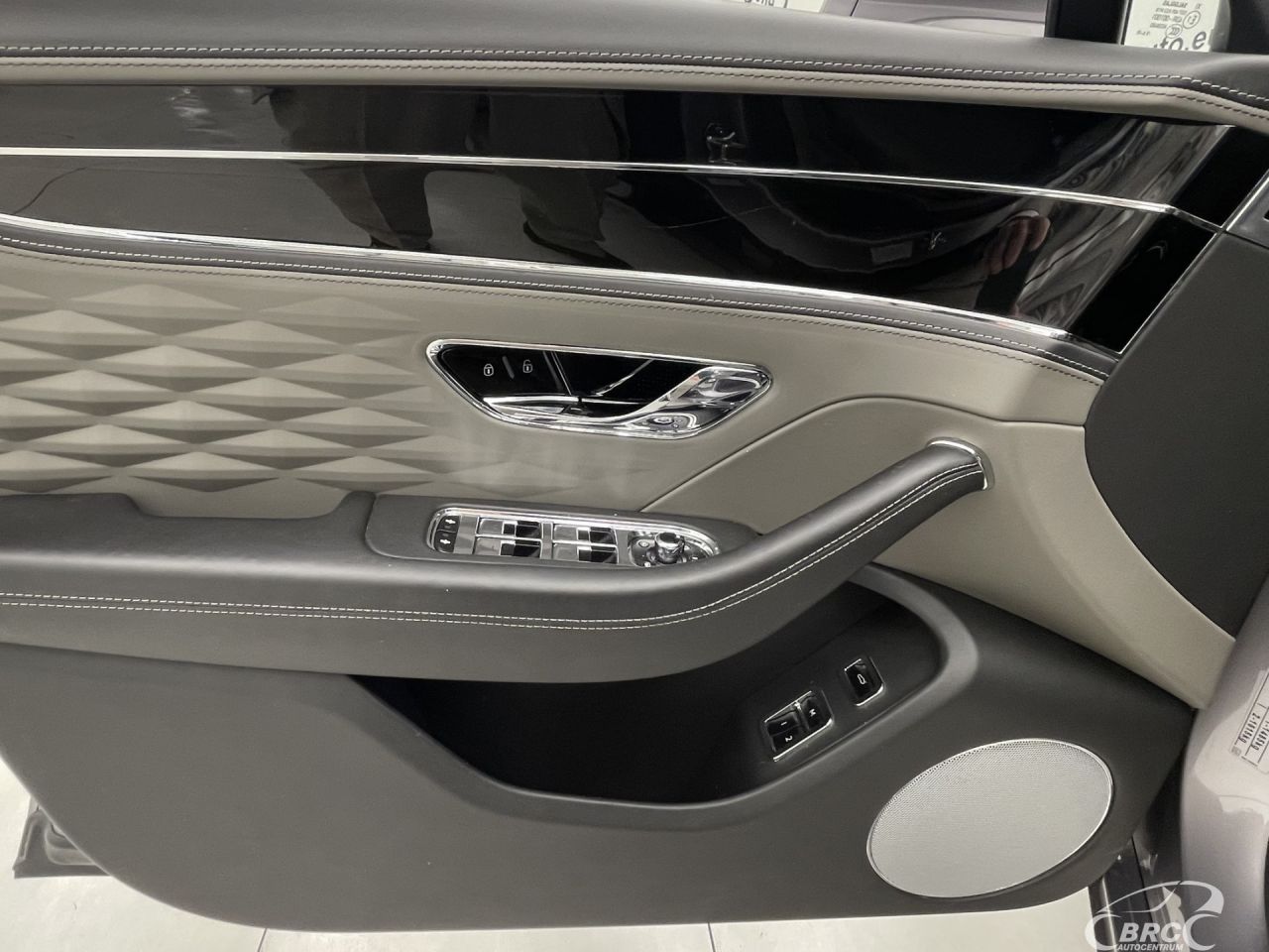 Bentley Flying Spur | 24