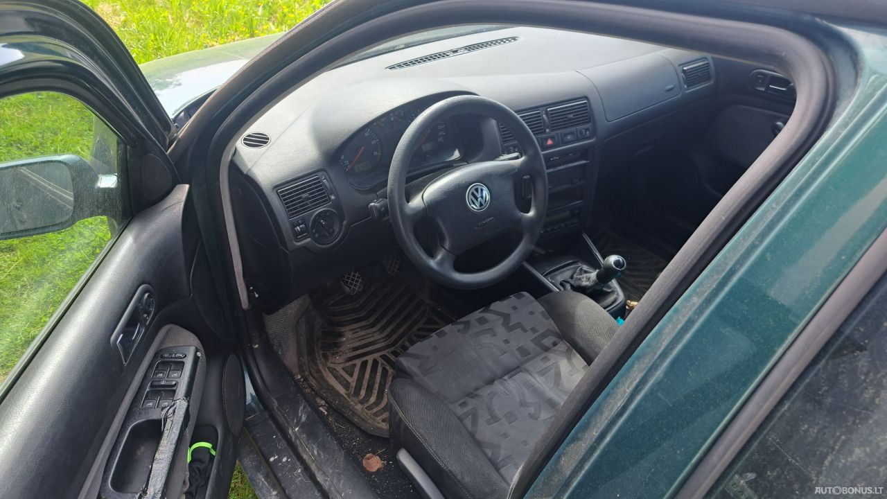 Volkswagen Golf | 3