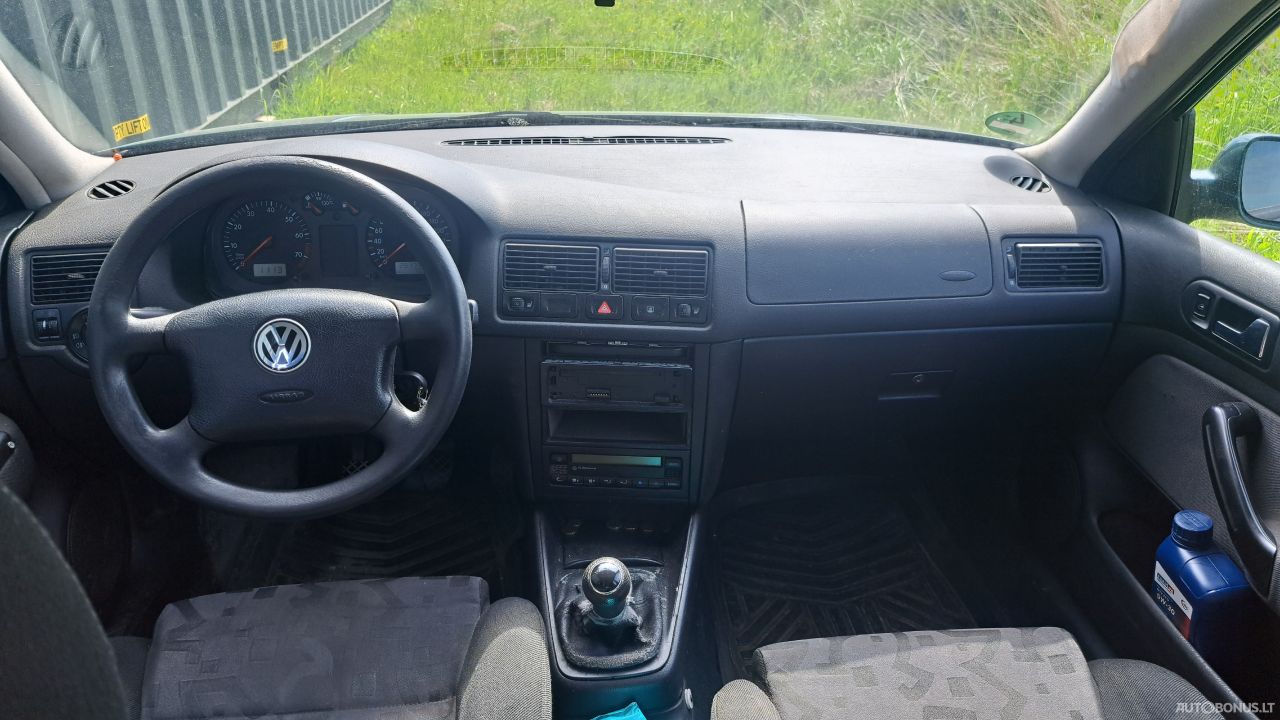 Volkswagen Golf | 4