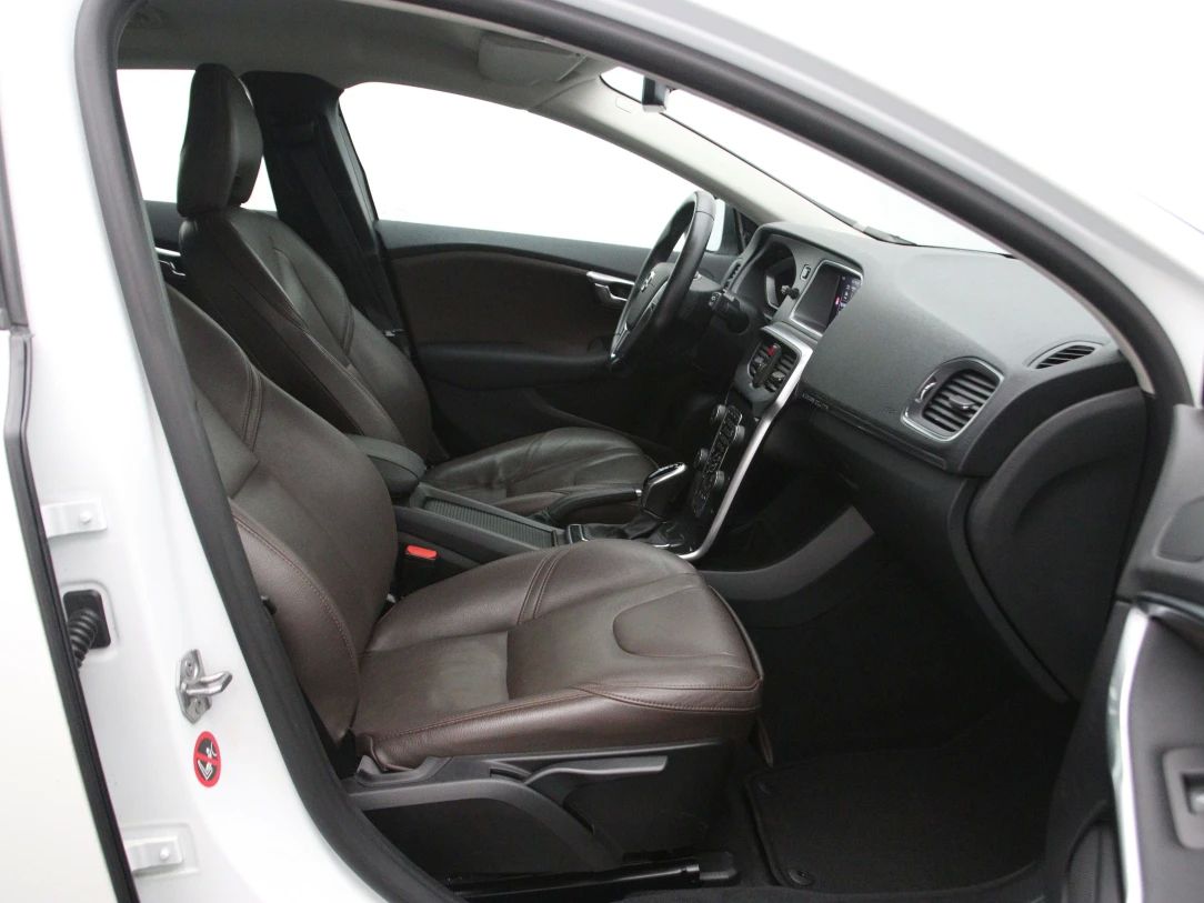 Volvo V40 | 13