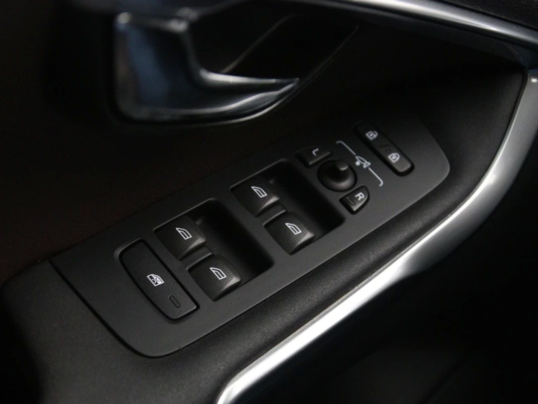 Volvo V40 | 25