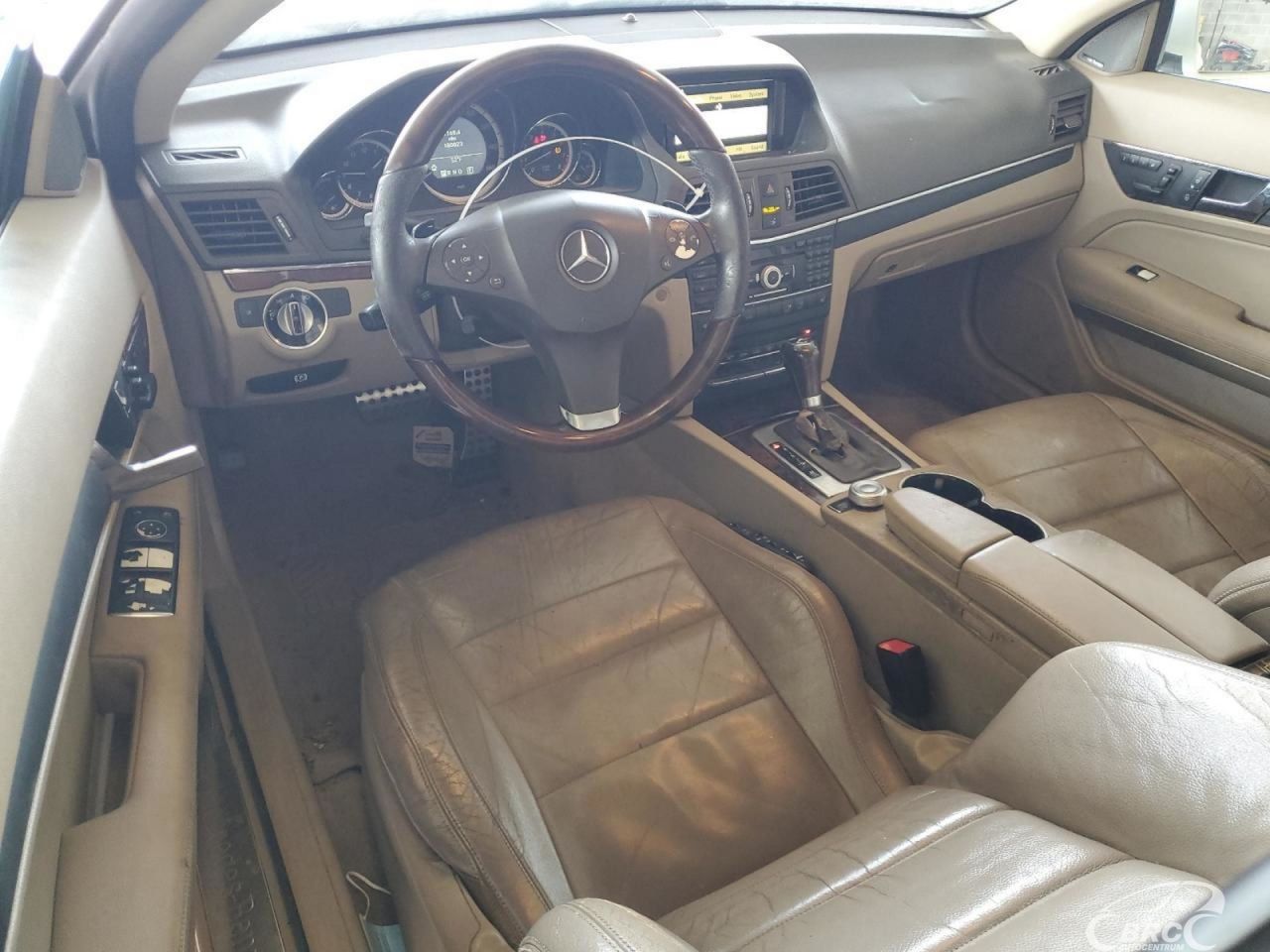 Mercedes-Benz E550 | 53