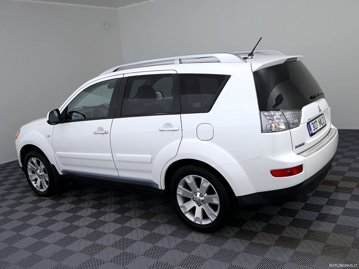 Mitsubishi Outlander | 3