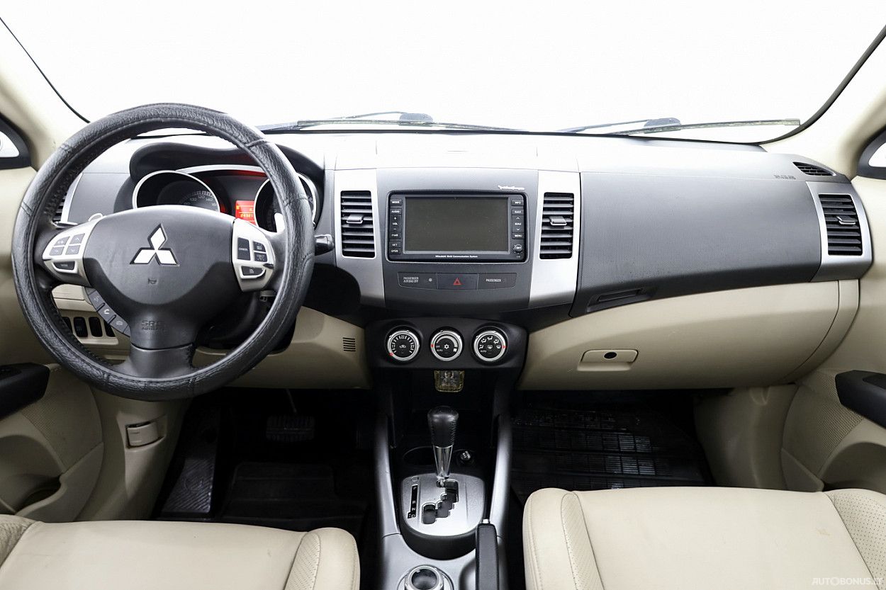 Mitsubishi Outlander | 4