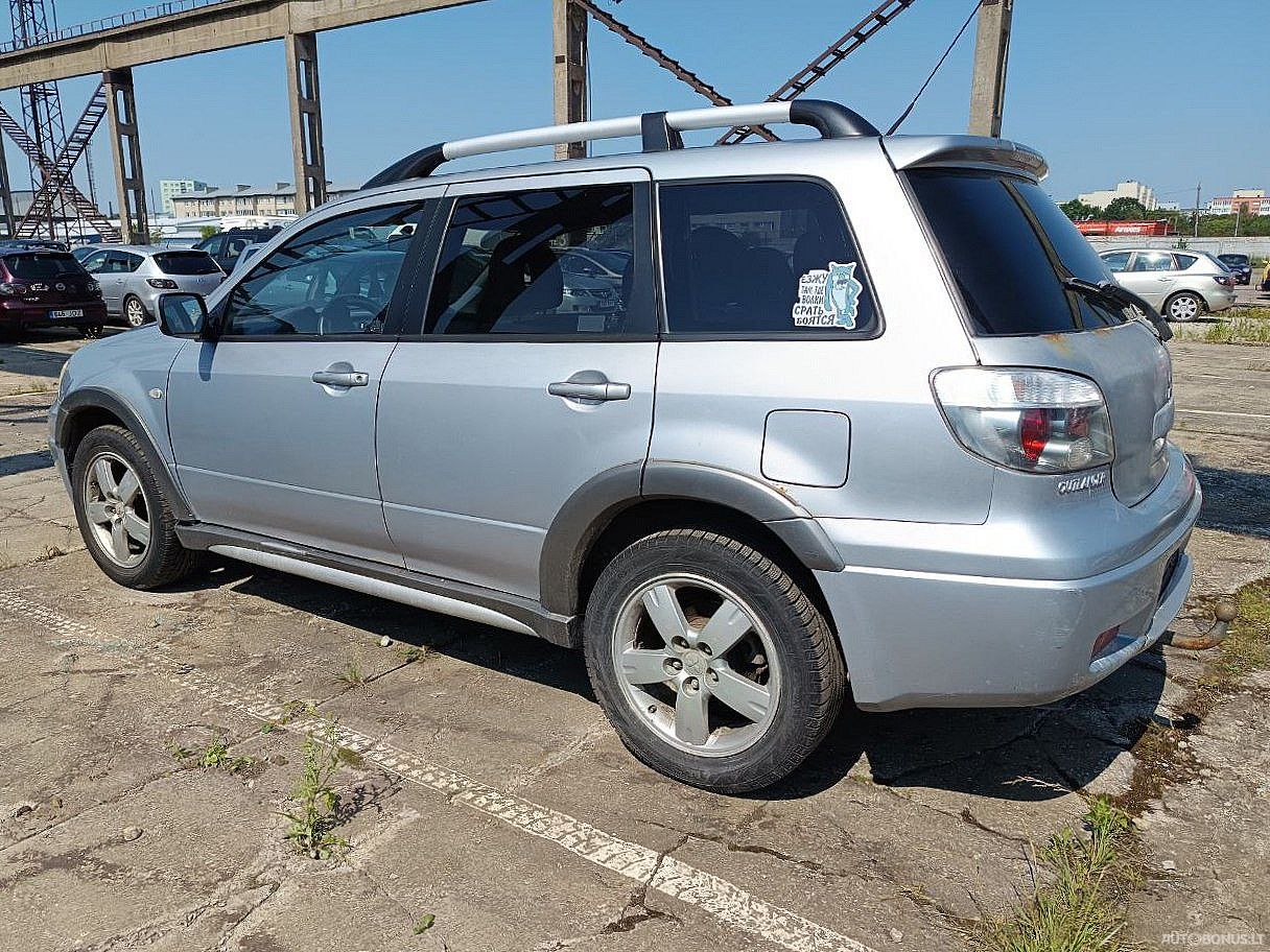 Mitsubishi Outlander | 3