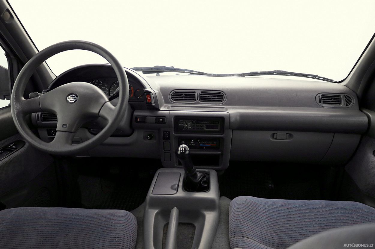 Nissan Serena | 4