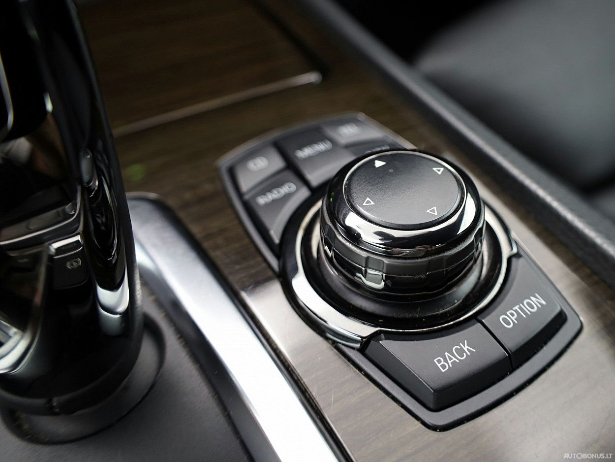 BMW 750 | 9