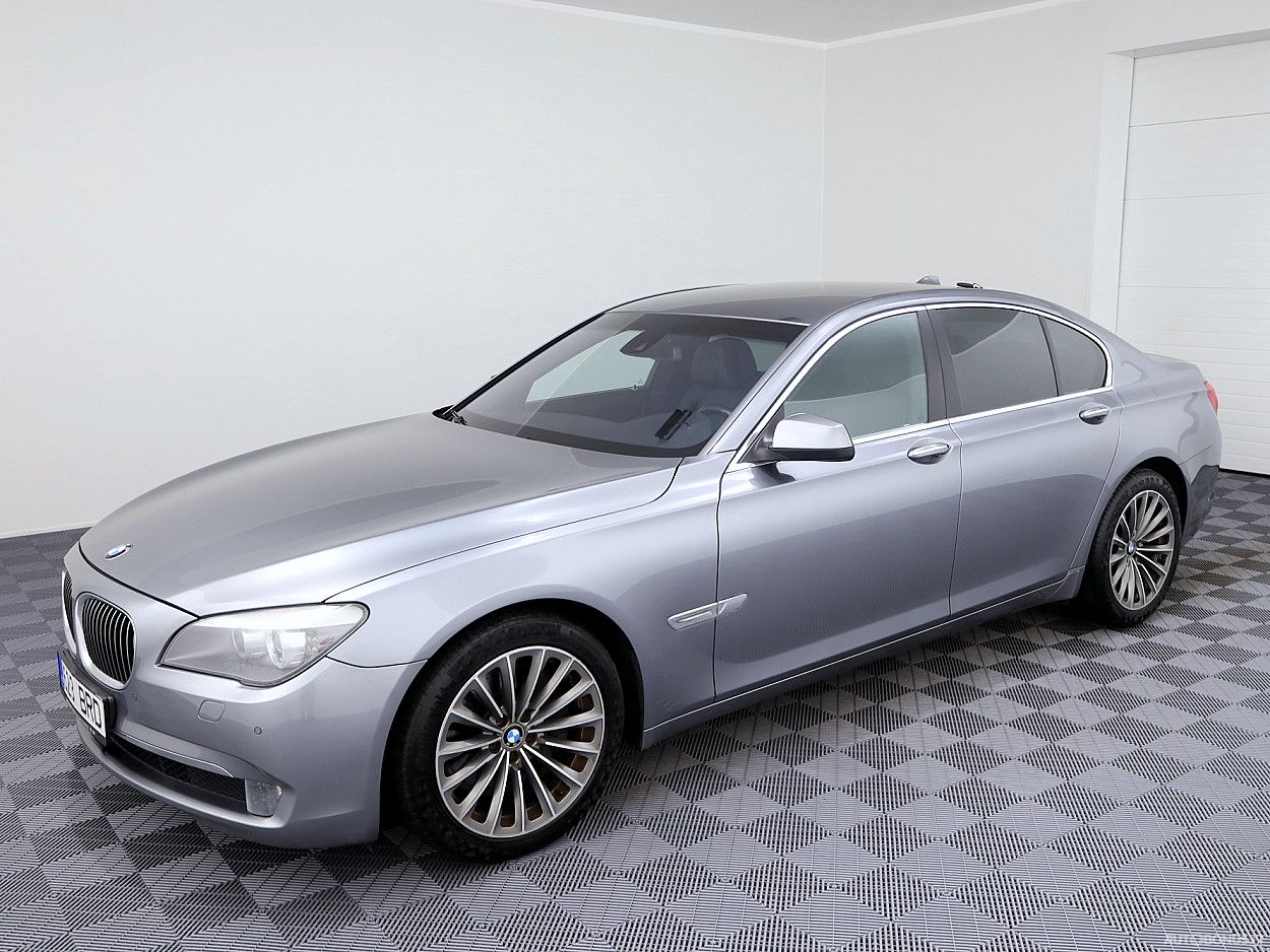 BMW 750 | 1
