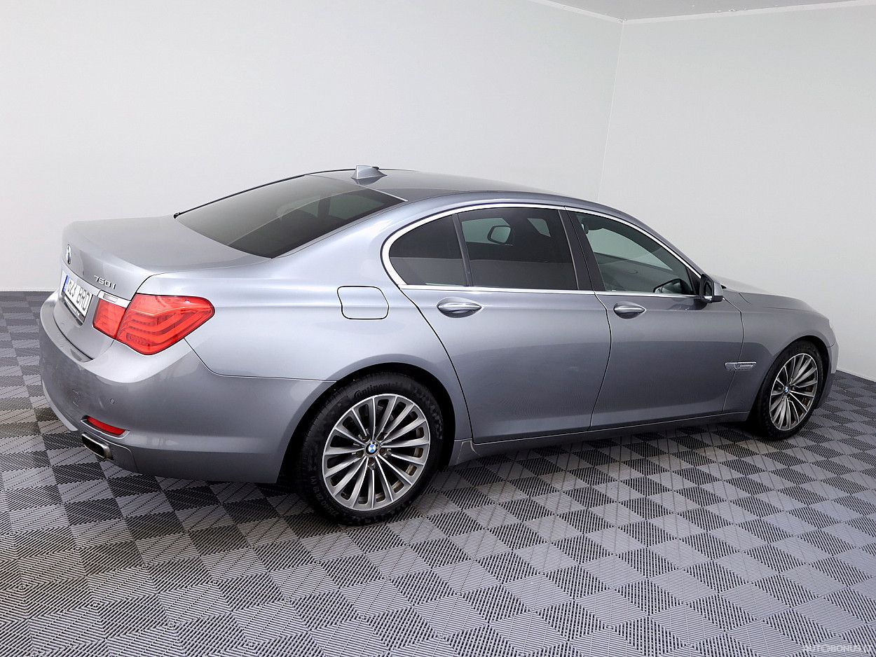 BMW 750 | 2