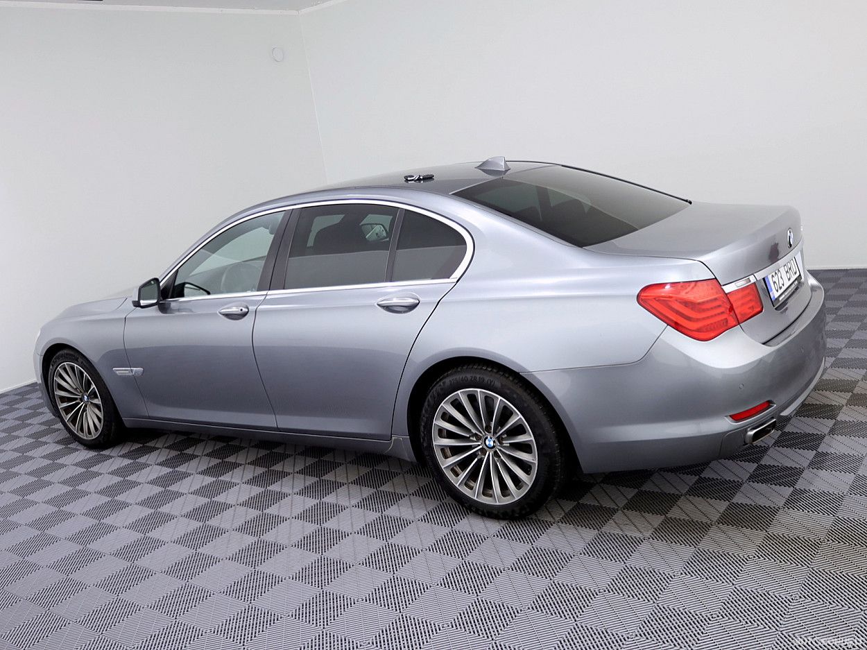BMW 750 | 3
