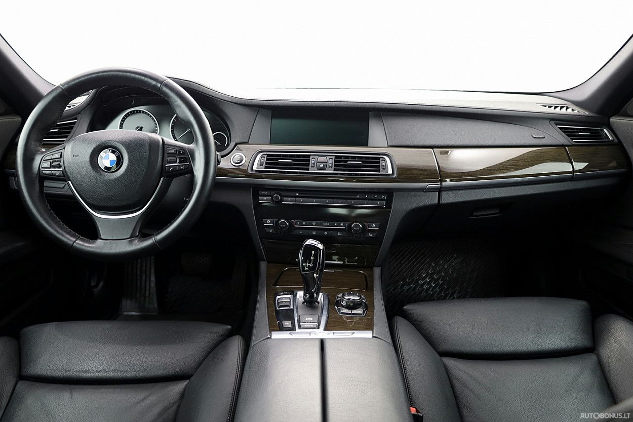 BMW 750 | 4