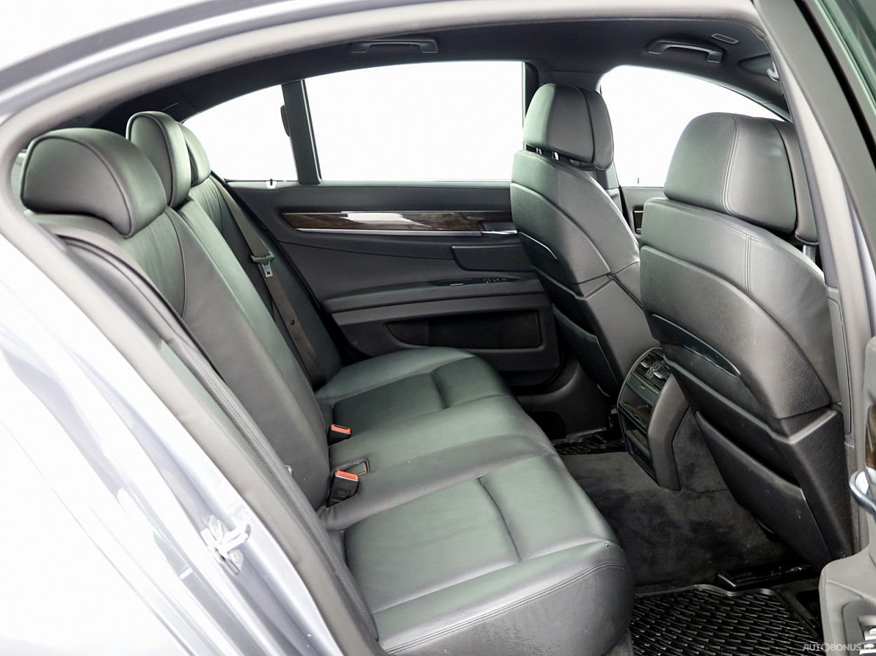 BMW 750 | 6