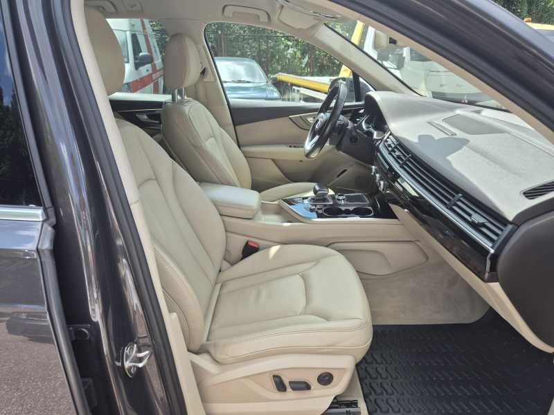 Audi Q7 | 7