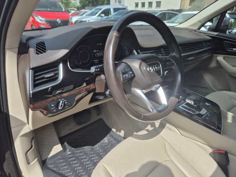 Audi Q7 | 8