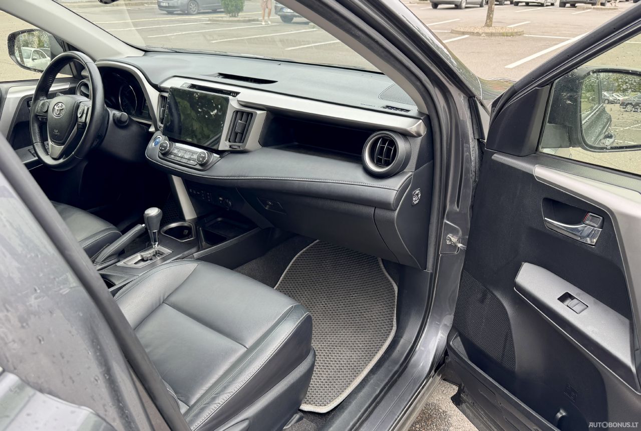 Toyota RAV4 | 8